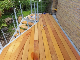  Stålterrasse med træplanker